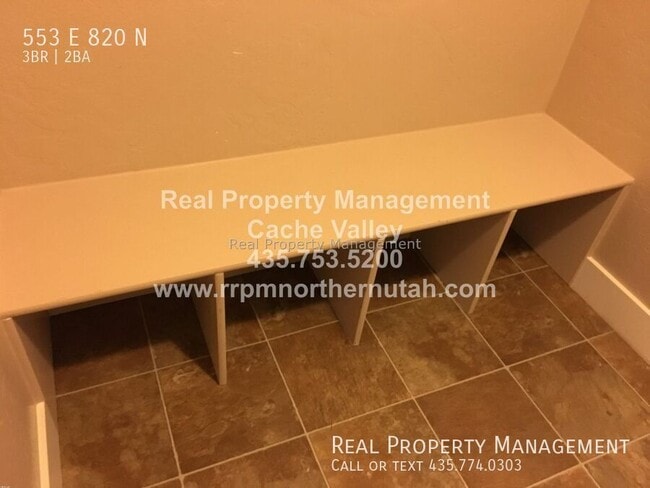 Photo - 553 E 820 N