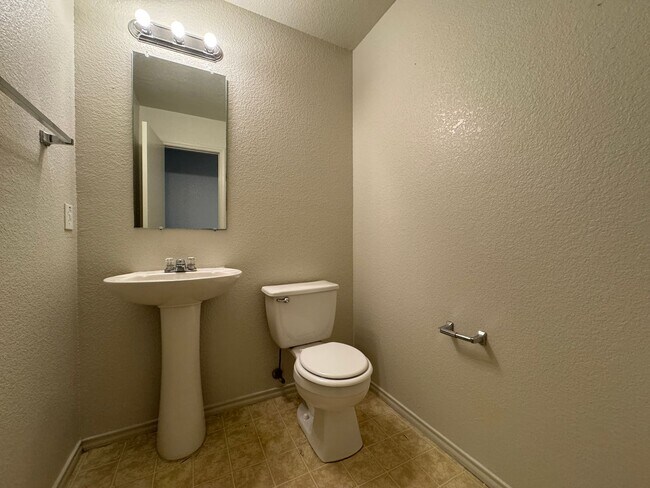 Photo - 196 Ryan Cir Unidad D