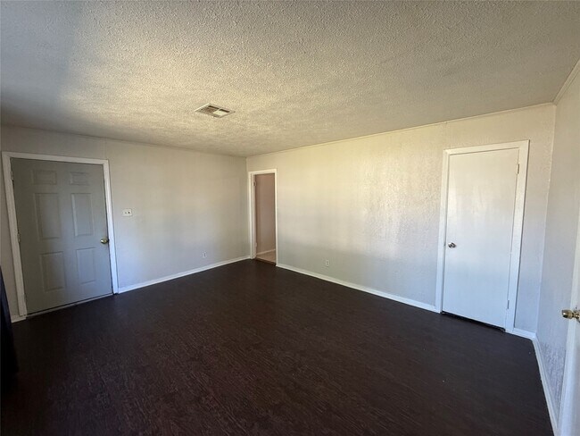 Photo - 5614 Ricky St