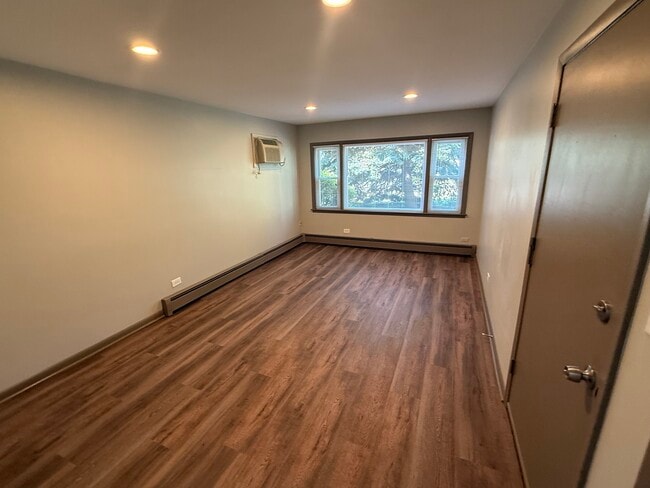 Photo - 4605 Maple Ave Unidad #4