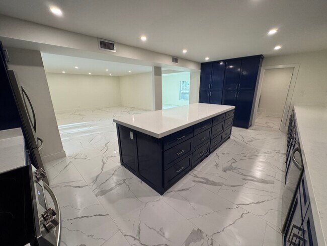 Photo - 13 Royale Cir