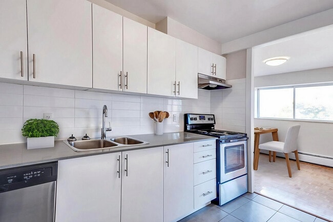 Photo - Metropolitan Towers