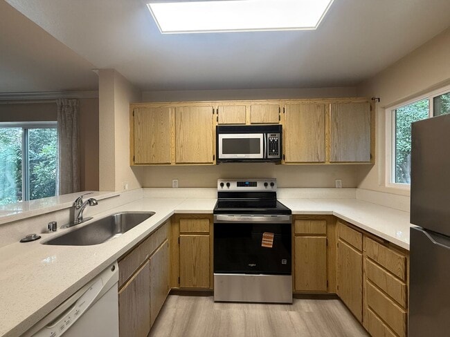 Photo - Modern Second-Story 2B/2BA in the Heart of San Diego with Resort-Style Amenities.