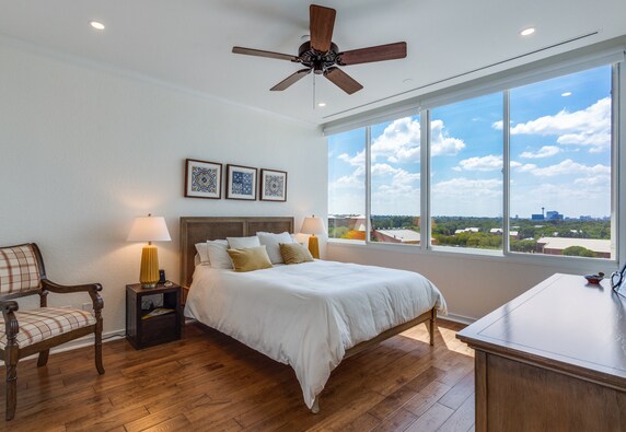 Photo - 200 Patterson-449.9 Unidad 449.9