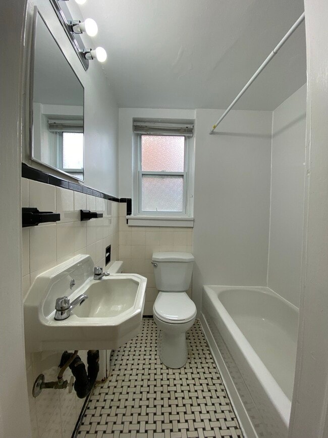 Photo - 20-28 Chapleau Av
