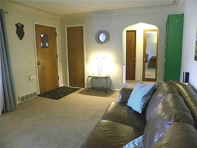 Photo - 2843 Castleton Ave