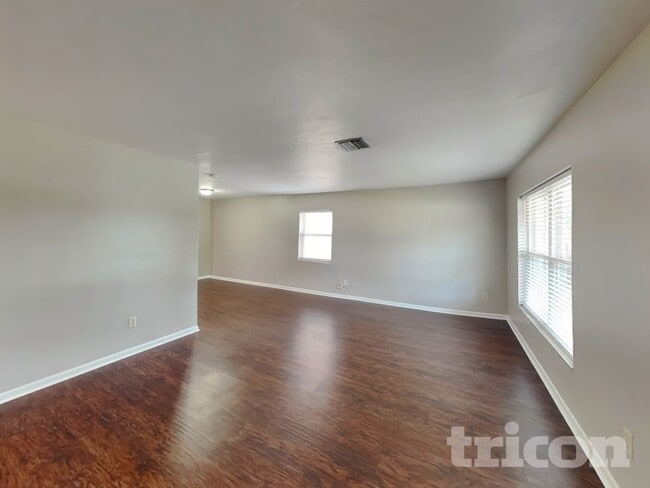 Photo - 1481 Falmouth Ave