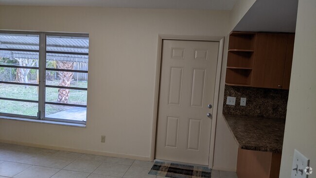 Building Photo - 736 NE 39th St Rental