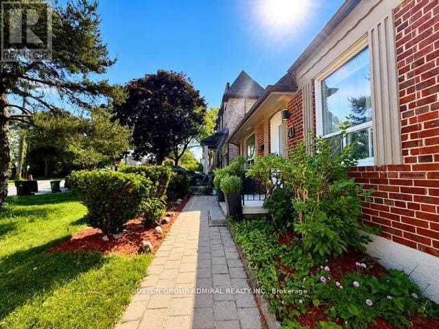 Photo - 41 Athabaska Ave