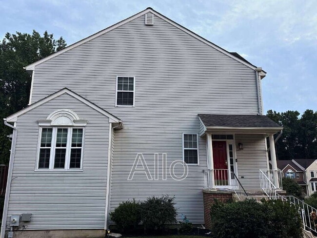 469 Woodstock Ln
