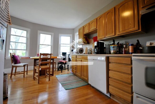 HOT BROOKLINE LISTING!!!!! - HOT BROOKLINE LISTING!!!!! Casa Adosada