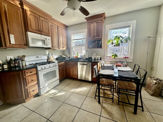 Building Photo - 166 Magazine St Unit 1