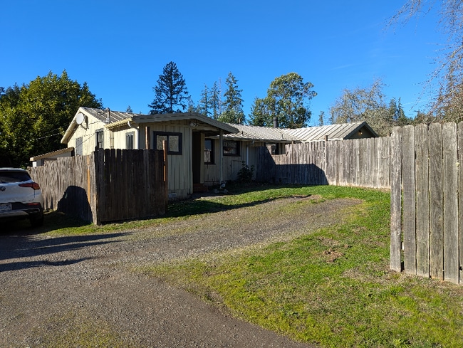 Building Photo - 8568 Tracyton Blvd NW Unit B