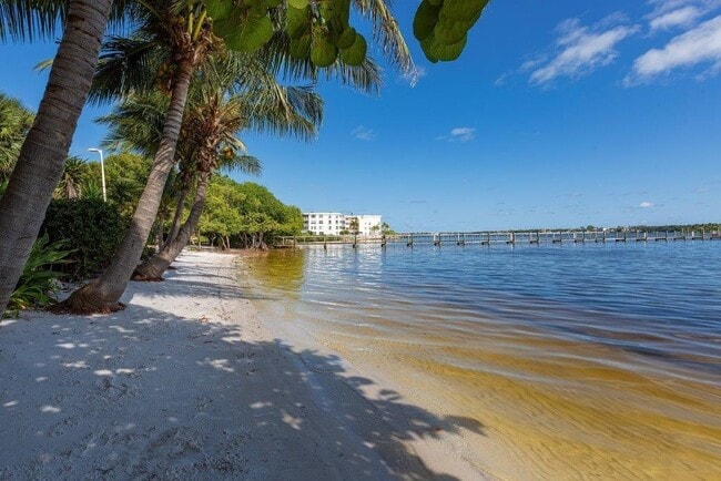 Manatee Bay Apartments