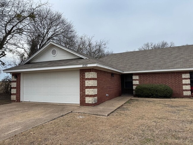 Building Photo - 500-502 Shady Park Trail Unit 500 Shady Park Trail