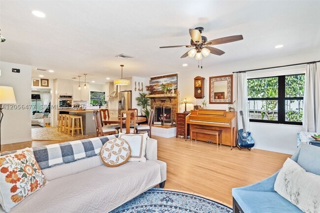 Photo - 550 Westward Dr