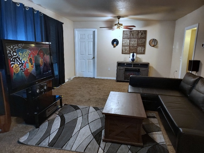 Photo - 127 S Main St