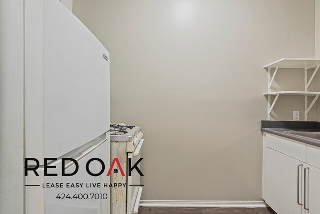 Photo - ~2 Weeks FREE~ Spacious and Sunny Studio w... Unidad 303