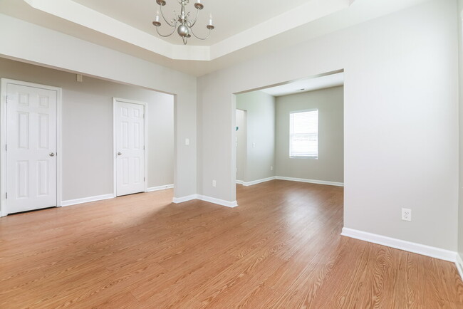 Photo - 5212 Chasteal Trail