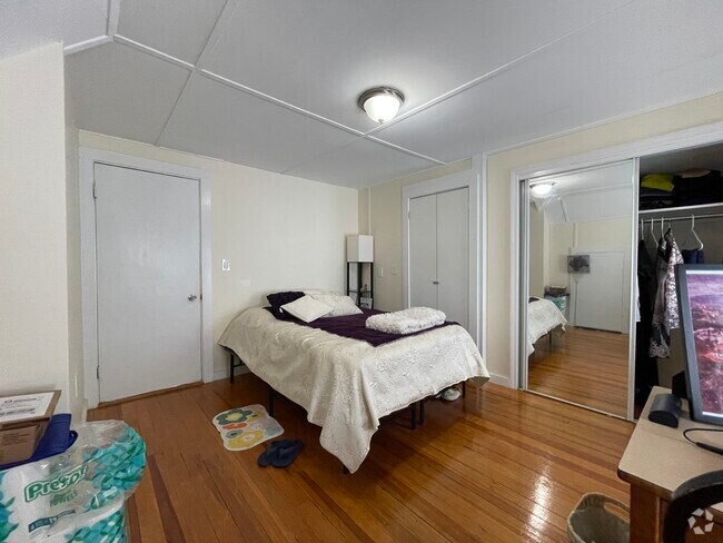 Building Photo - 63 Fairbanks St Unit 2 Rental