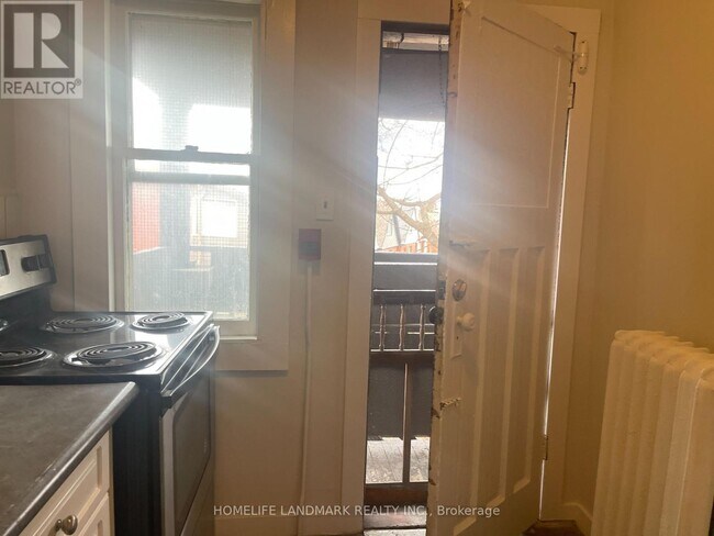 Photo - 985 Main St E Unit 3