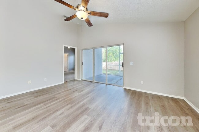 Photo - 1124 Vinetree Dr