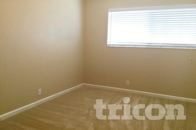 Photo - 1036 Nightingale Ct