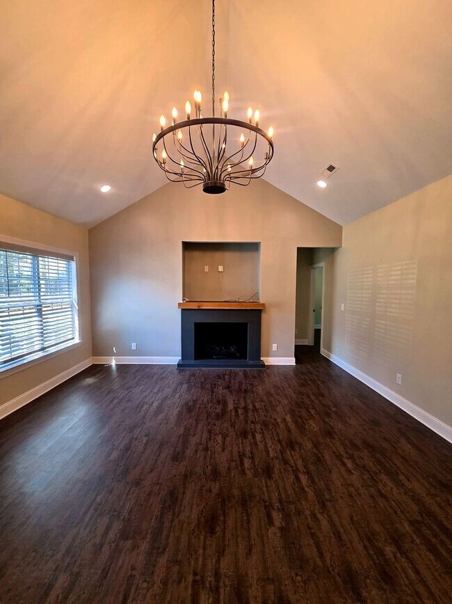 32 Sarjon Cir