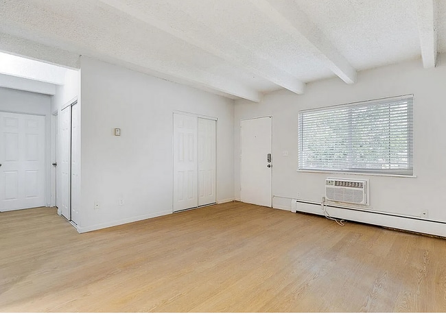 Living Room - OakView Apartments