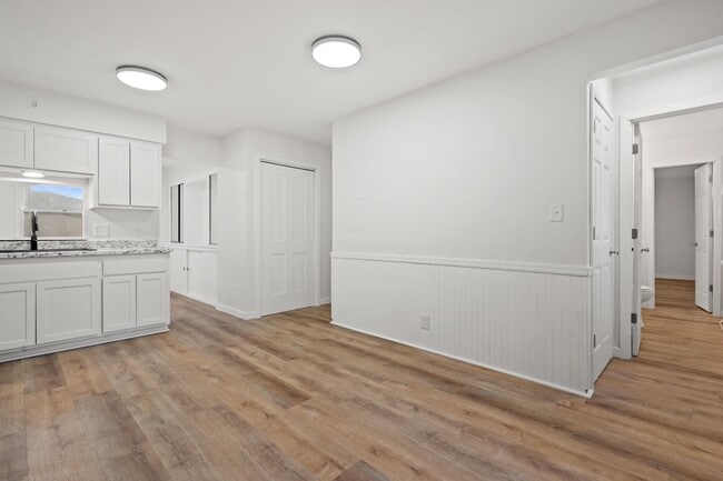 Photo - 2311 W Oakwood Rd