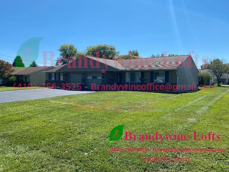 Photo - 639 Straub Rd W