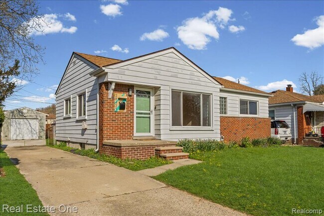 Photo - 28425 Alger St