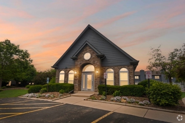 Building Photo - 11 Foxcroft Rd Unit 11-131 Rental