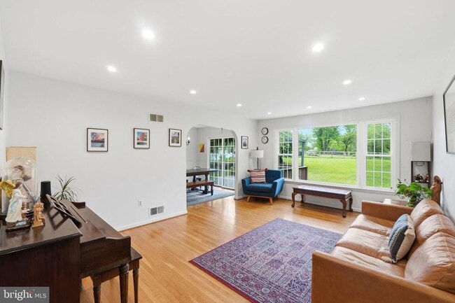 Photo - 9809 Sunset Dr