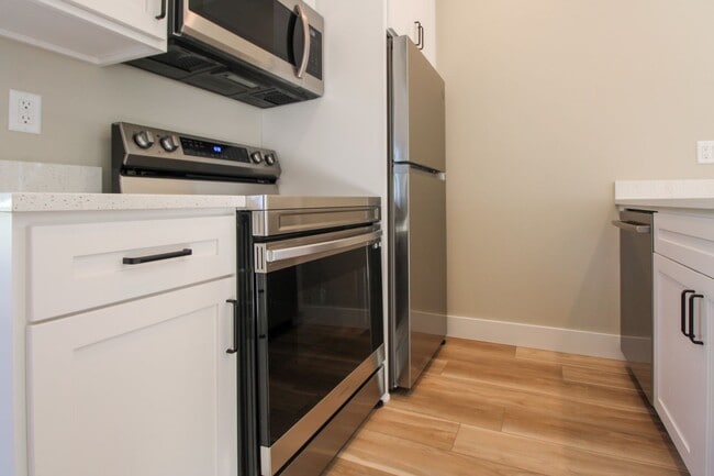 Photo - 1725-1735 Commercial St SE Unit 1735