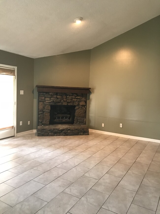 Photo - 3 Bedroom 2 Bath Home - Bartlett