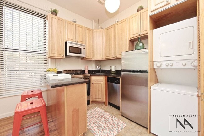 Photo - 287 6th Ave