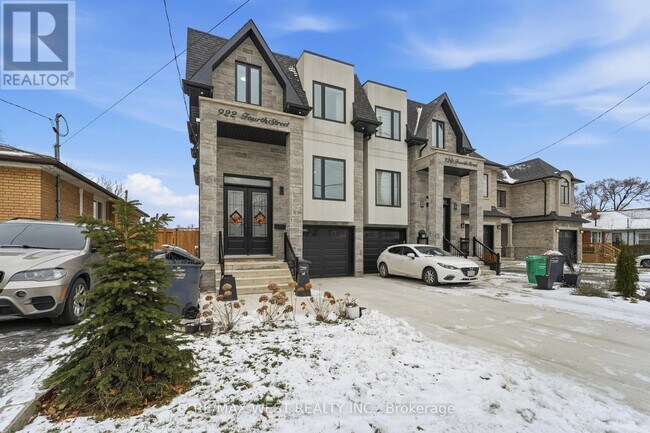 Photo - 922 FOURTH STREET