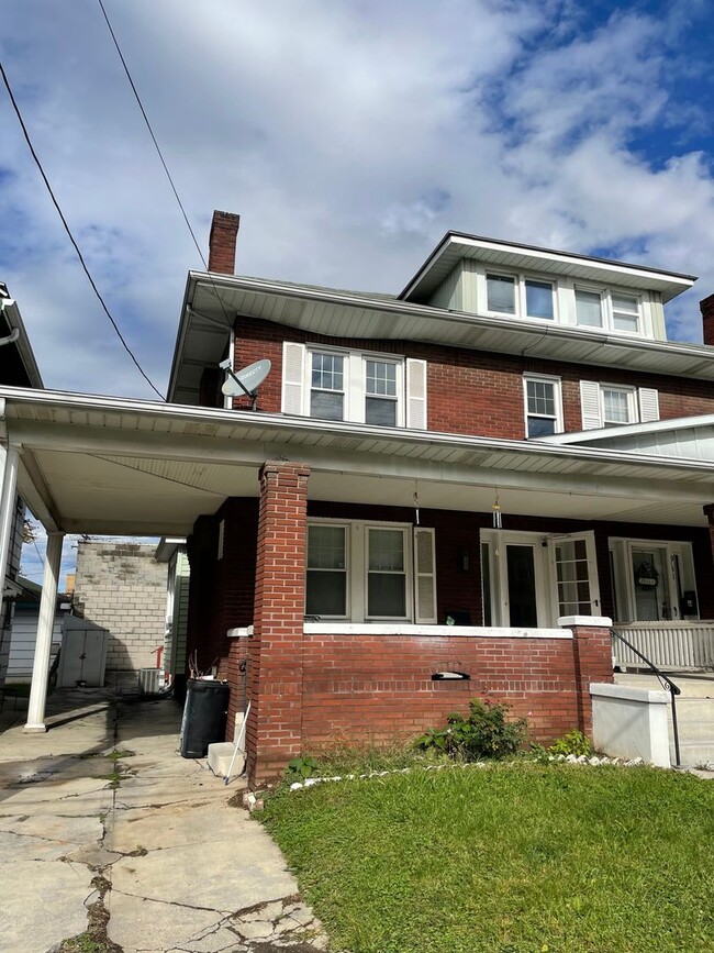 Photo - 933 W King St Unit 933 W King St -  1