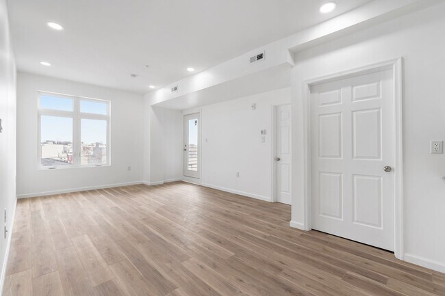 Photo - 4512 Lancaster Ave Unit 202