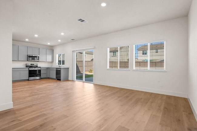 Photo - The Aspen - Luxurious 3 Bedroom 2.5 Bath T...