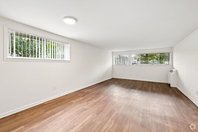 Maple - 1BR, 1BA - 674SF - Living Room and Dining Room