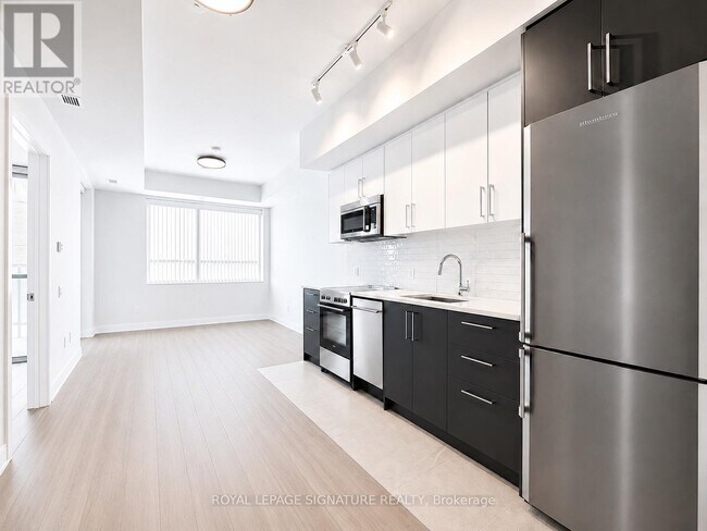 Photo - 664 Spadina Ave. Unit 903