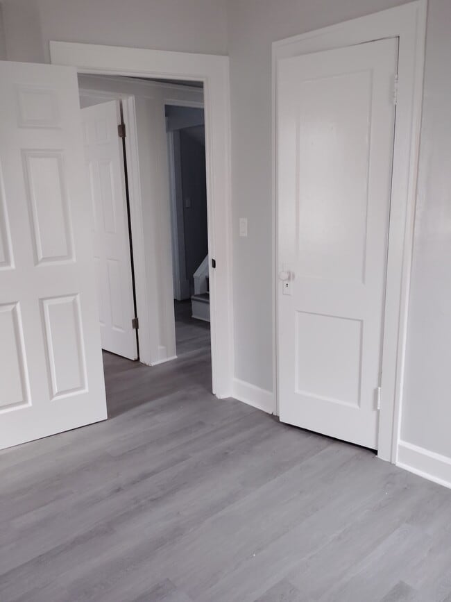 Building Photo - 2215 Hood Ave