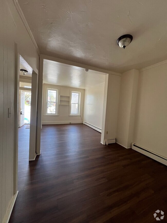Building Photo - 4bd 2 full bath home