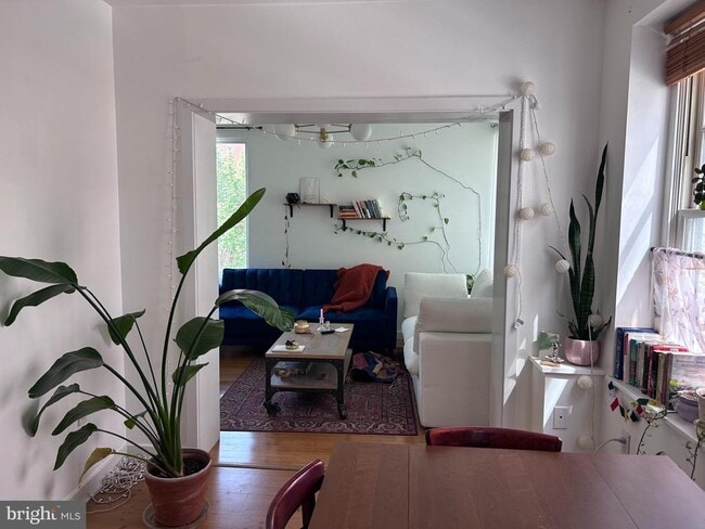 Building Photo - 1112 Locust St Unit 2