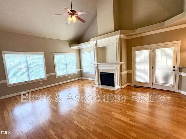 Photo - 1321 Center St