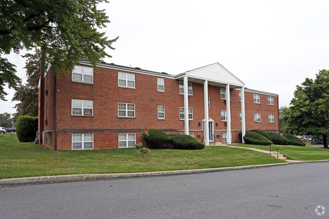 Lehigh Plaza - Lehigh Plaza Apartments