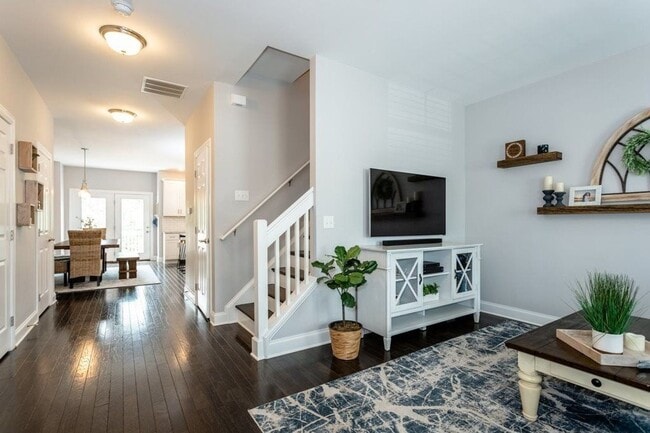 Photo - Exceptional and Spacous Townhouse!