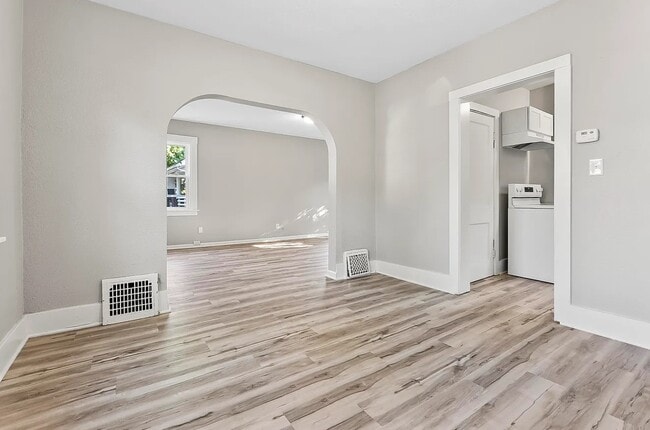 Photo - 2051 Thompson Ave
